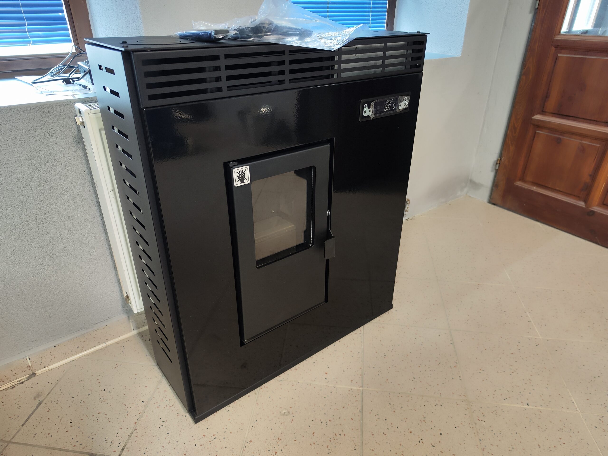 Teplovzdušné kachle na pelety 9 kW - úzky model, zaberie len 30 cm do hĺbky – Obrázok 10