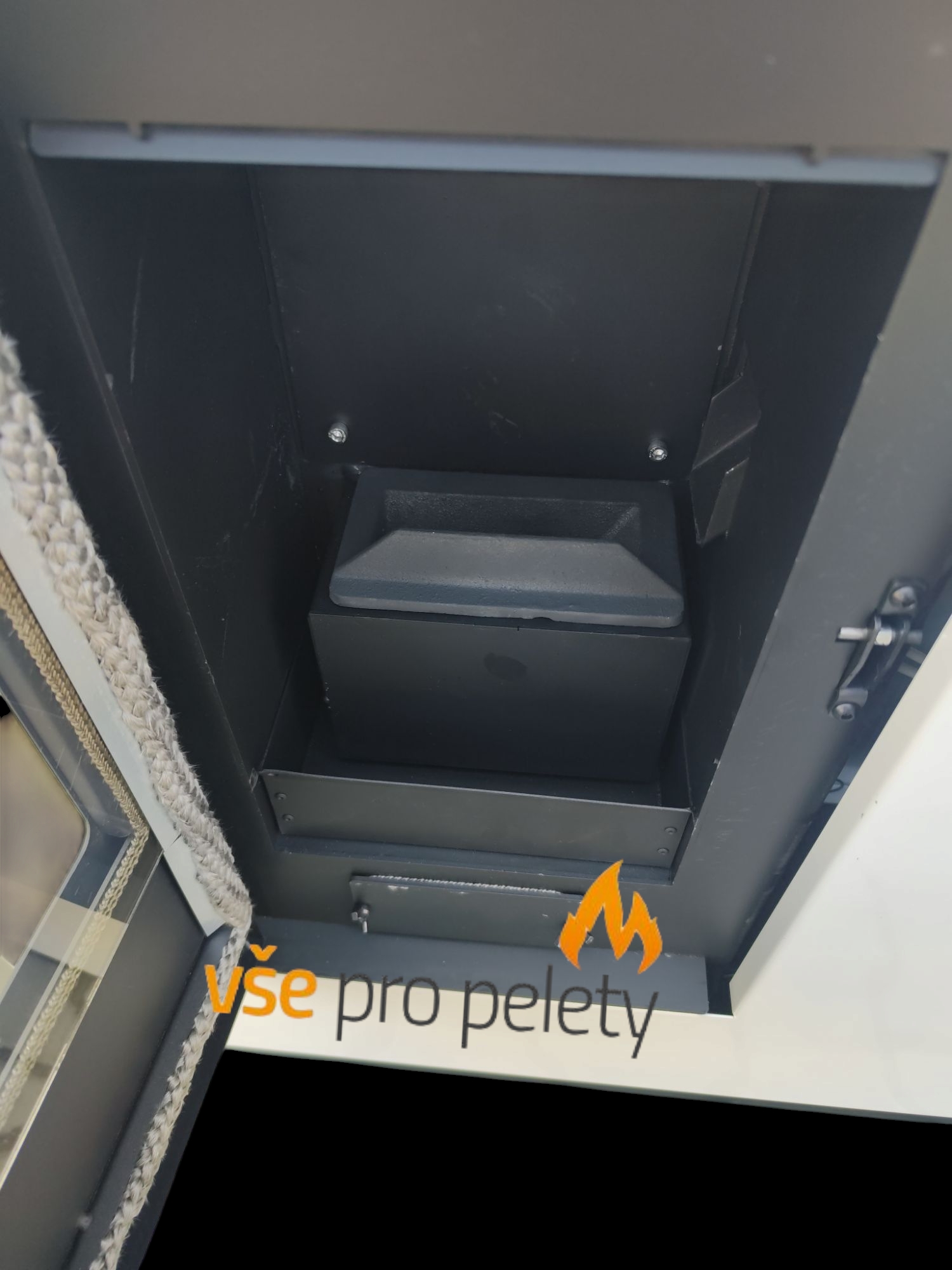 Teplovzdušné kachle na pelety 9 kW - úzky model, zaberie len 30 cm do hĺbky – Obrázok 6