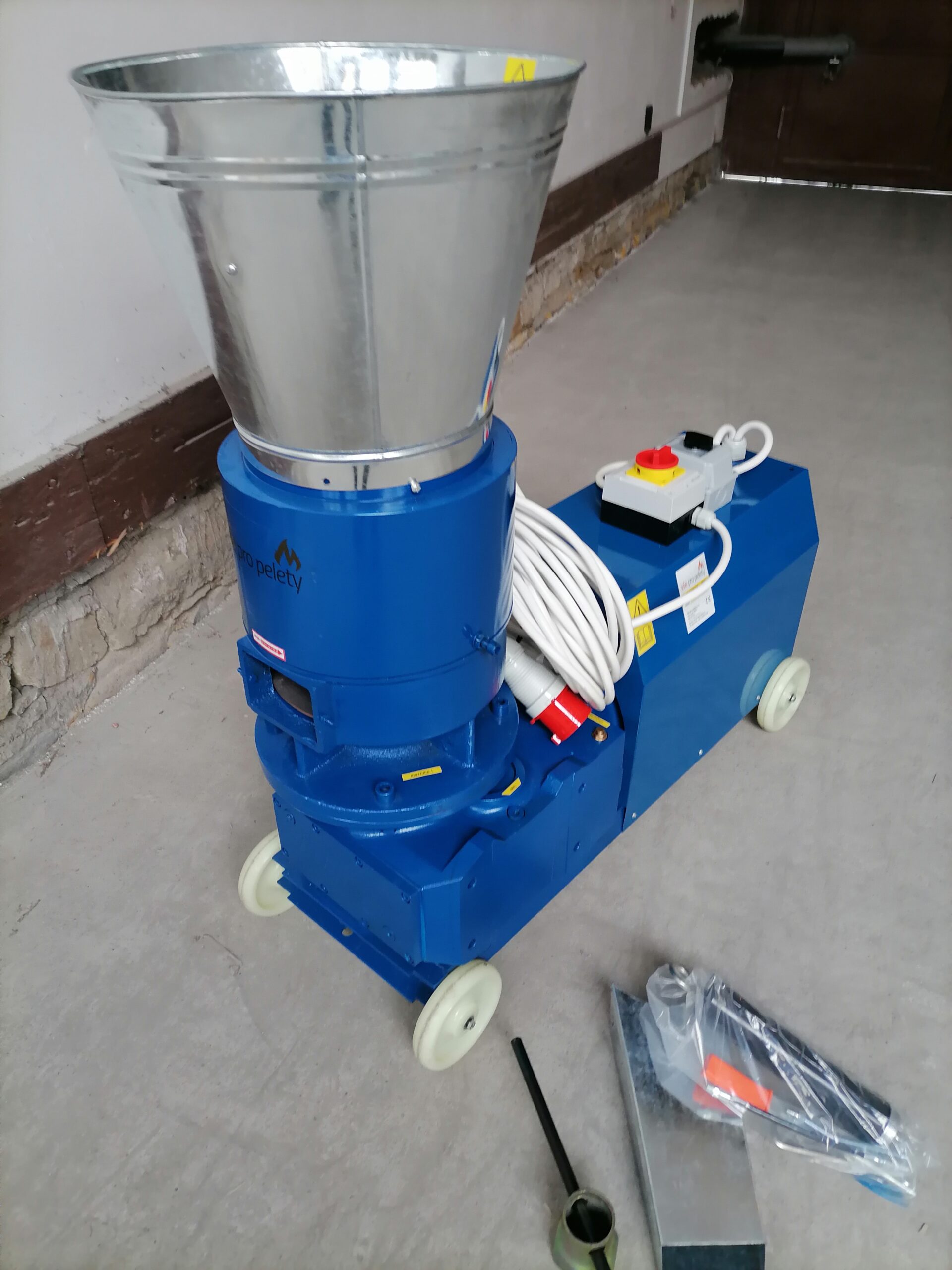 Peletovací lis s rotujúcimi valcami PLR300 15 kW – Obrázok 3