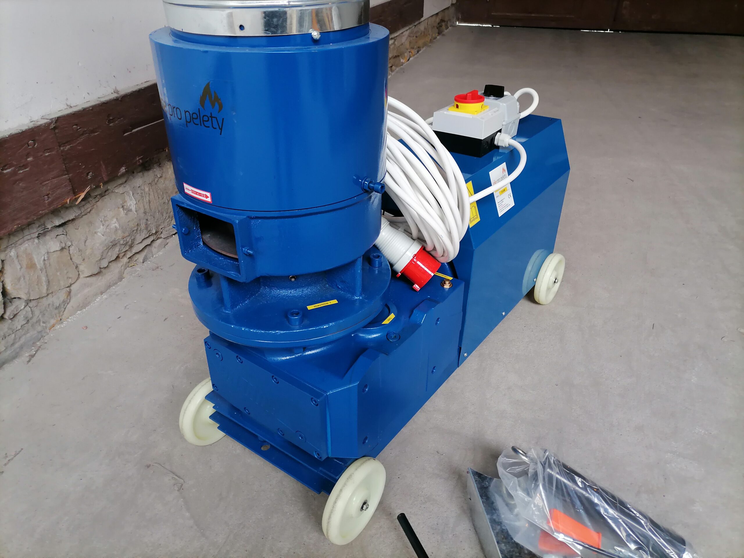 Peletovací lis s rotujúcimi valcami PLR300 15 kW – Obrázok 9