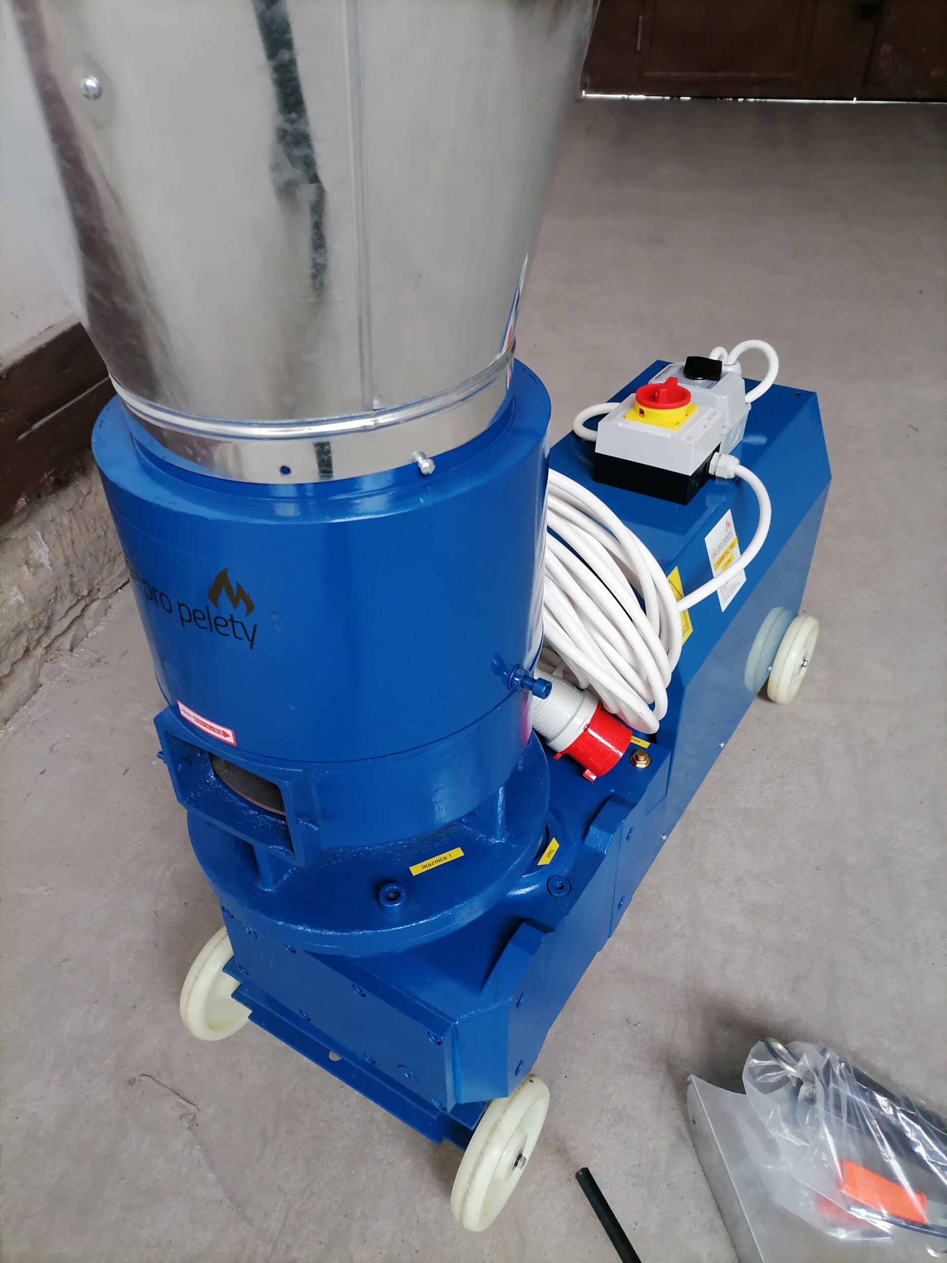 Peletovací lis s rotujúcimi valcami PLR300 15 kW – Obrázok 11