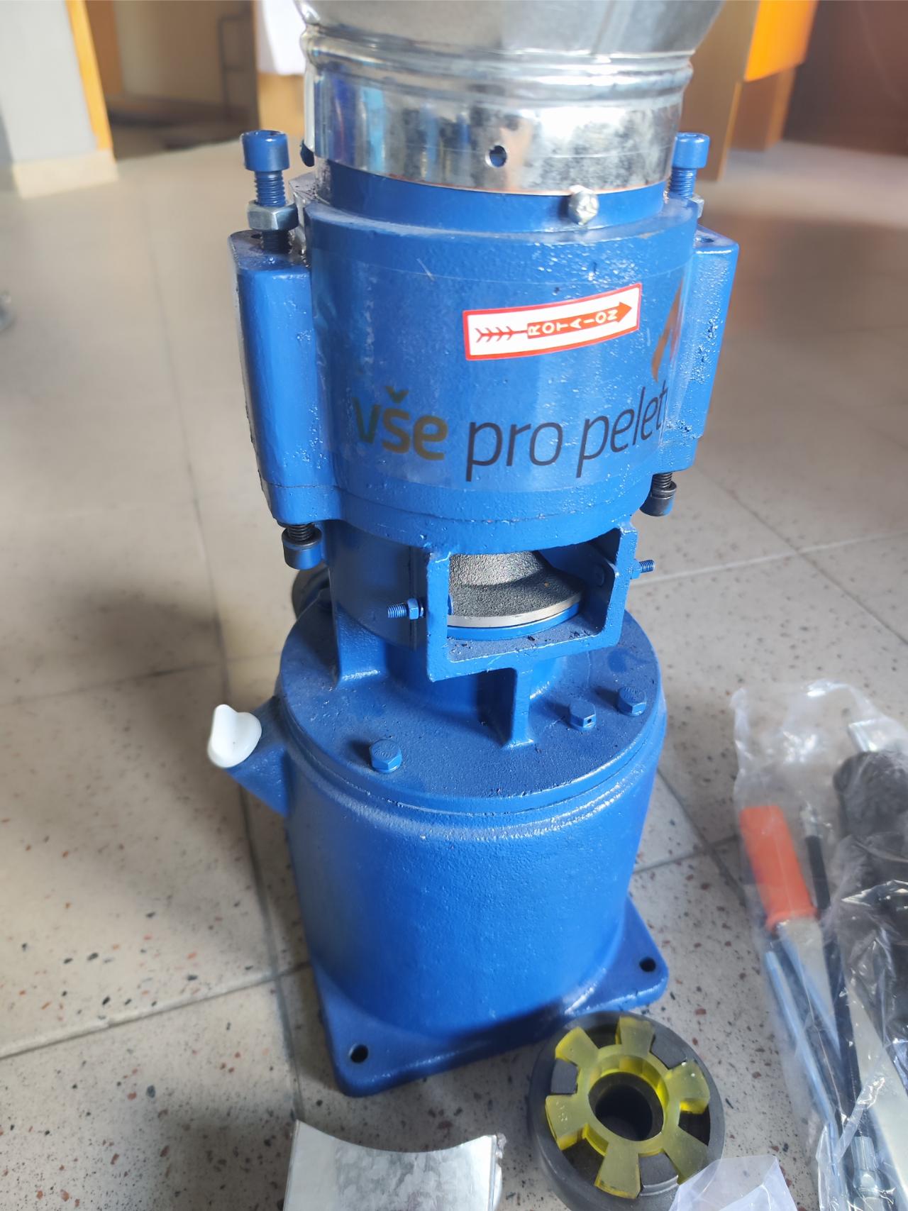 Peletovací lis s rotujúcou matricou PL120 3 kW – Obrázok 4