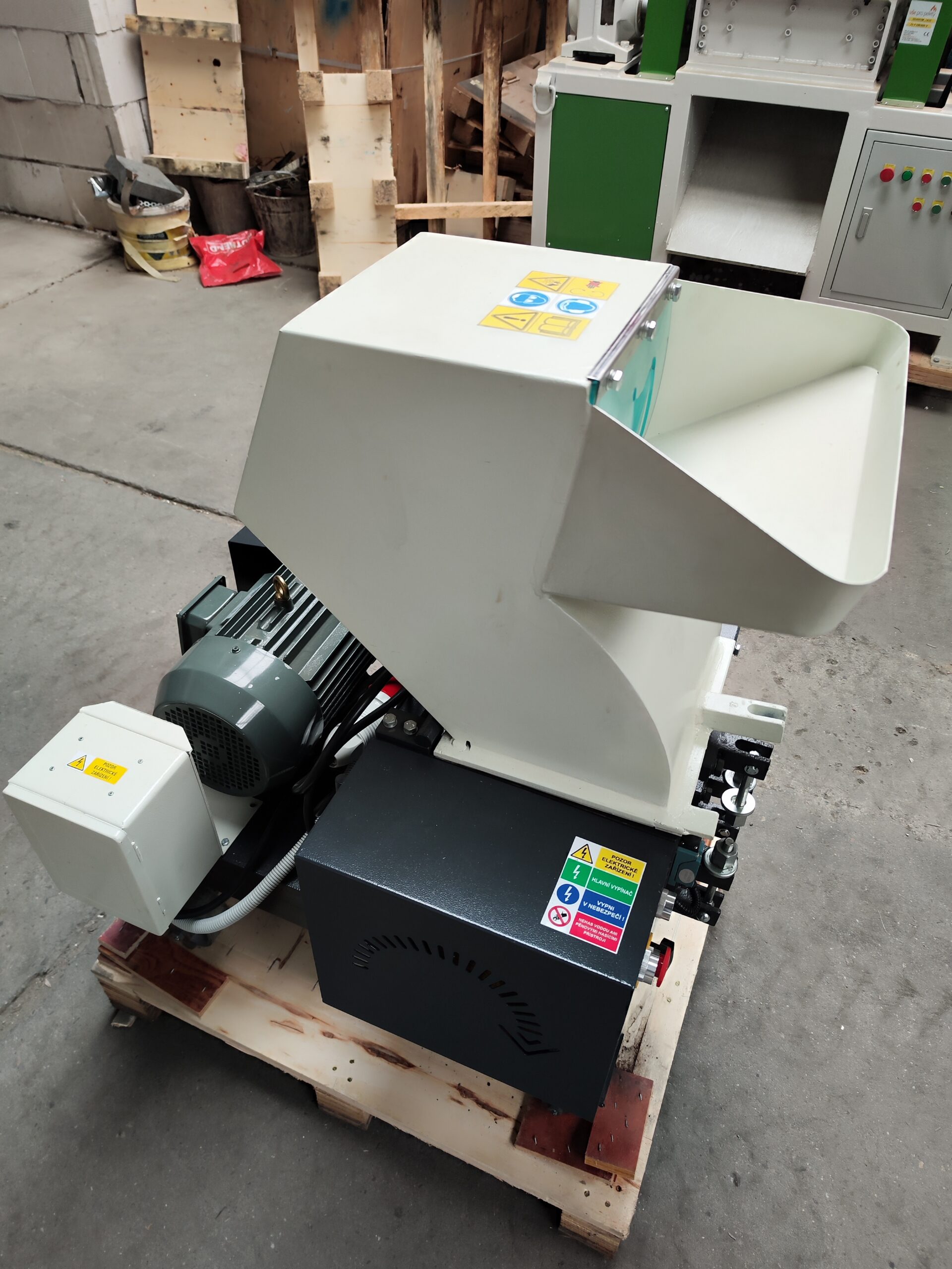 Pomalobežný nožový drvič PCS230 4 kW – Obrázok 2