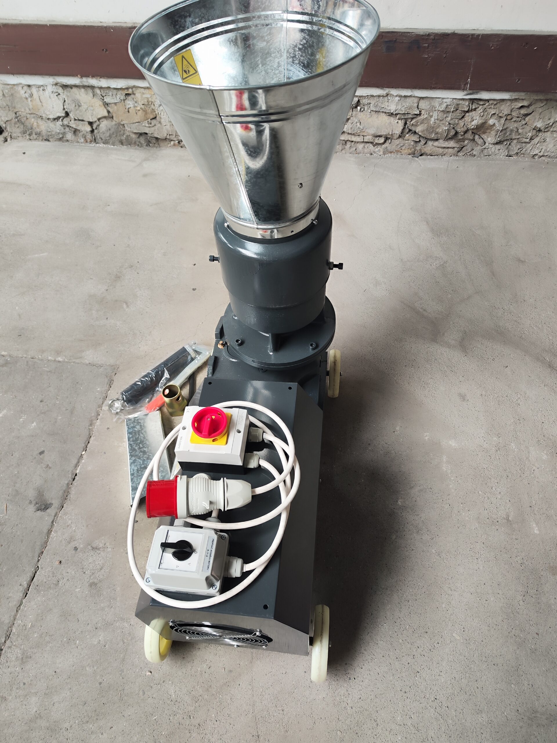 Peletovací lis s rotujúcimi valcami PLR230 7,5 kW – Obrázok 9