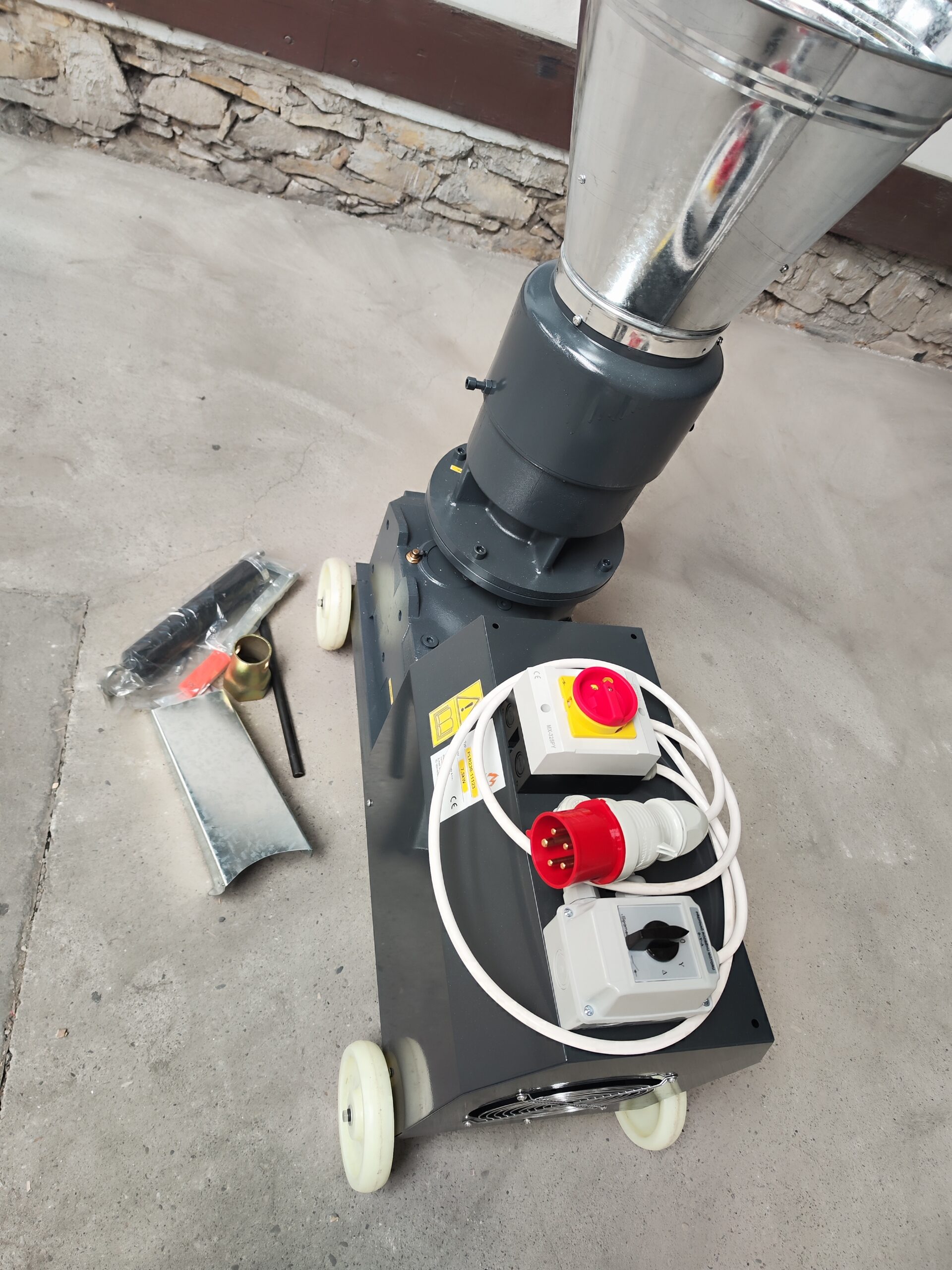 Peletovací lis s rotujúcimi valcami PLR230 7,5 kW – Obrázok 2