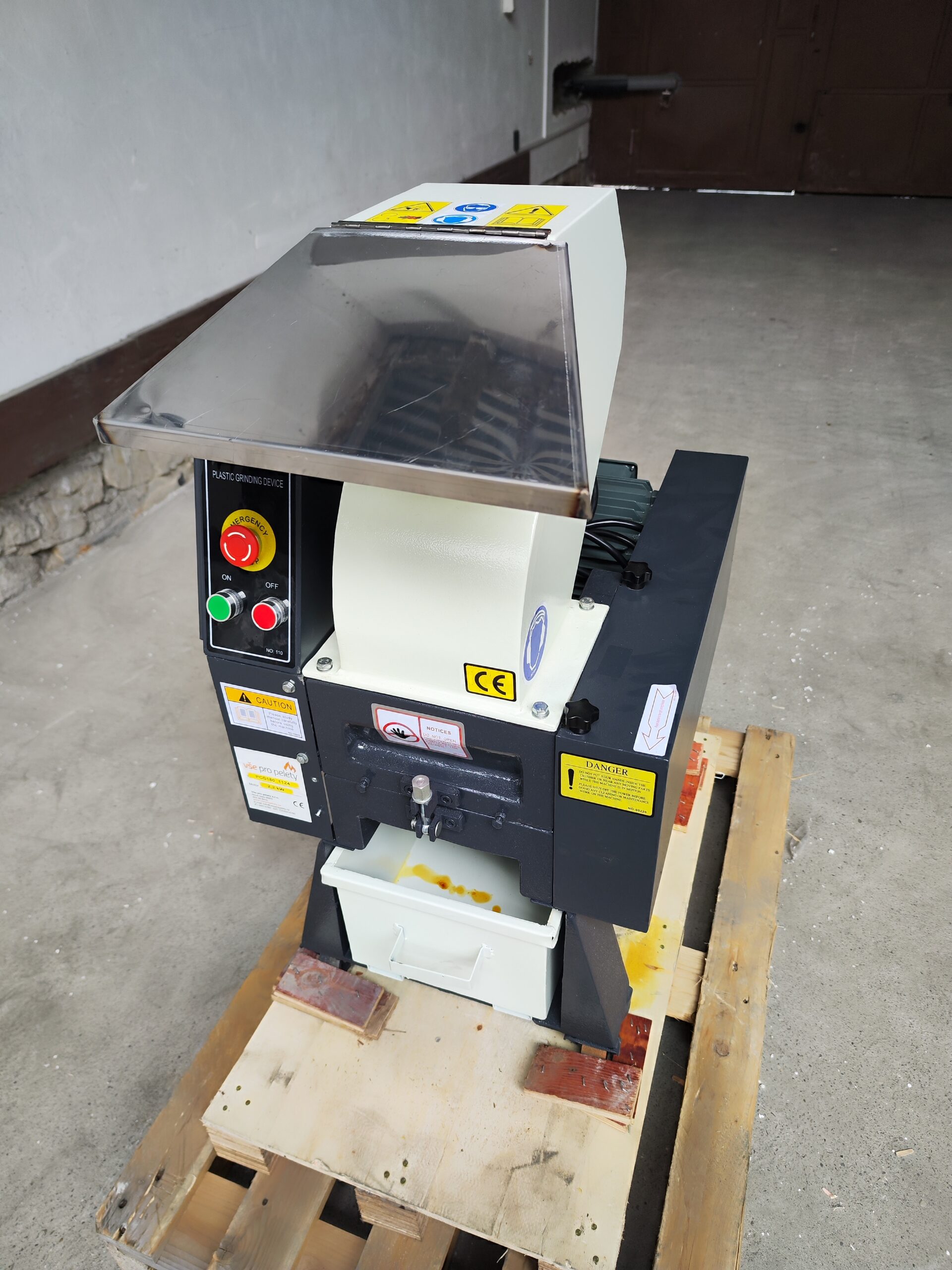 Pomalobežný nožový drvič PCS180 2,2 kW
