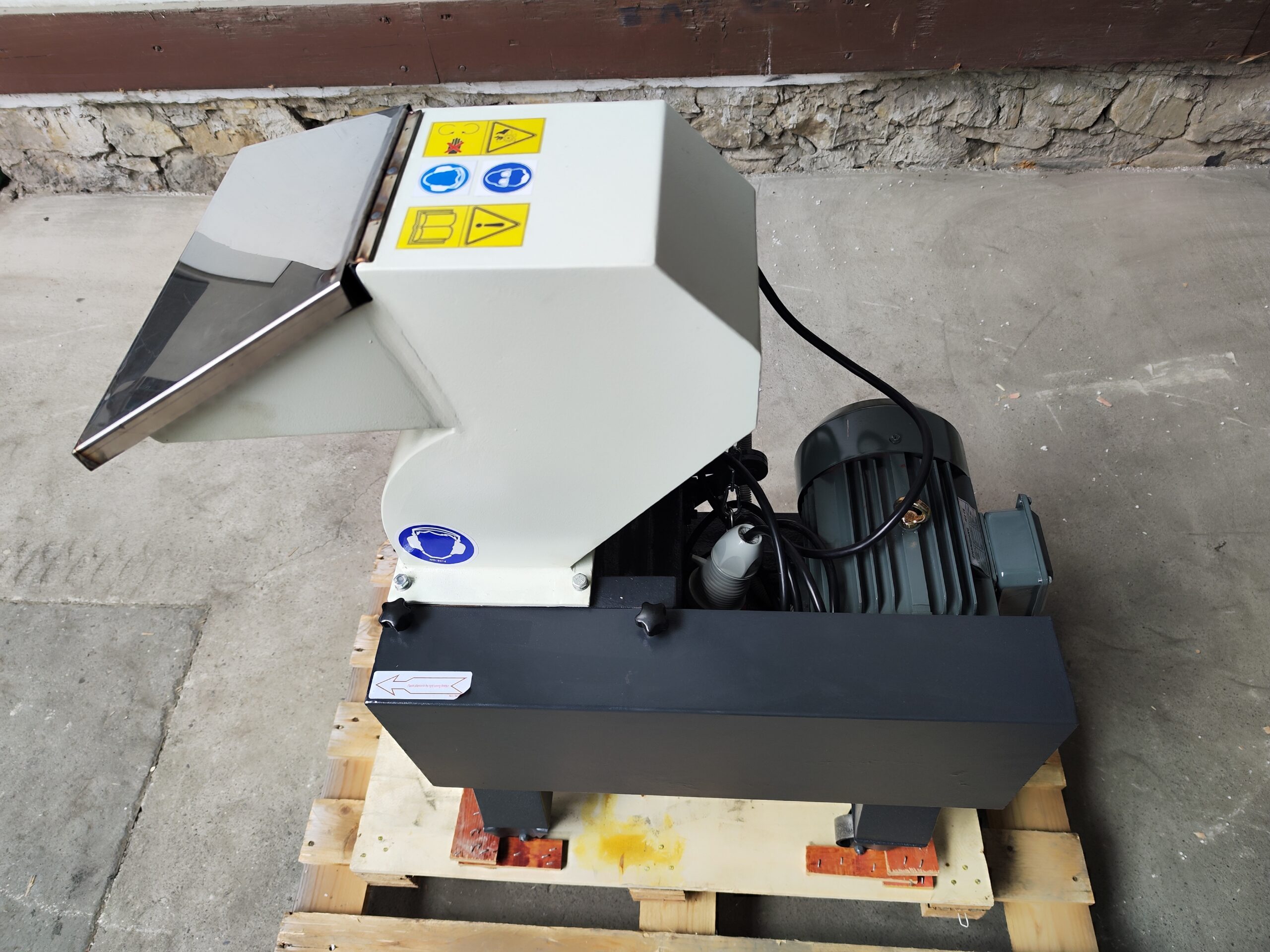 Pomalobežný nožový drvič PCS180 2,2 kW – Obrázok 2
