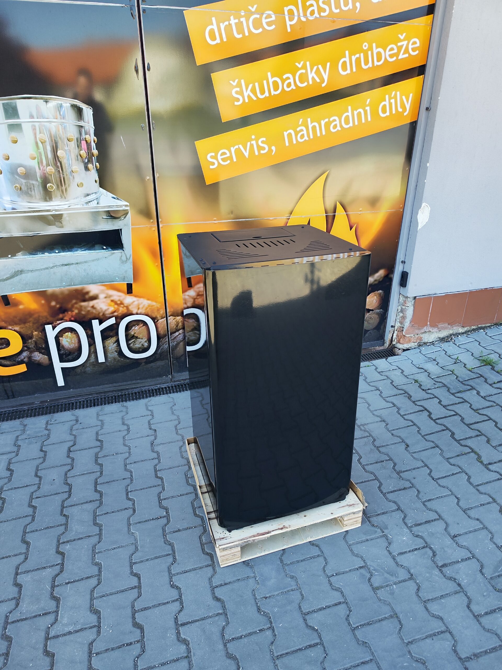 Teplovodné kachle na pelety 18 kW – Obrázok 5