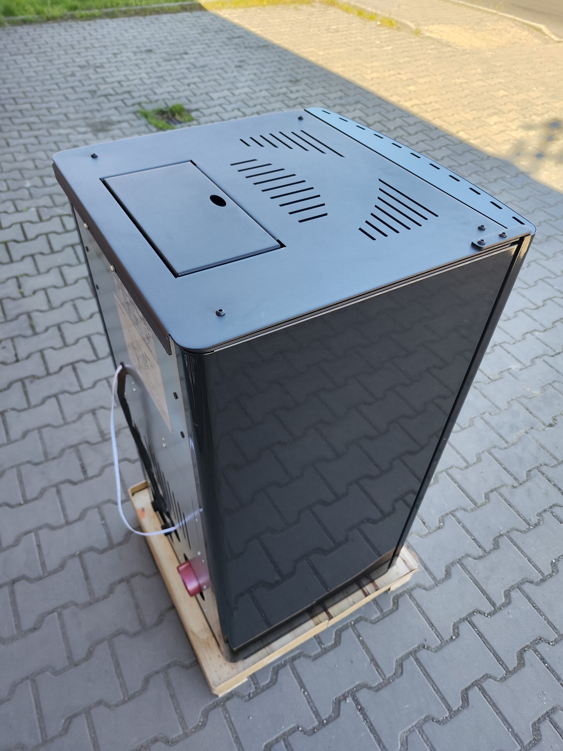 Teplovodné kachle na pelety 18 kW – Obrázok 4