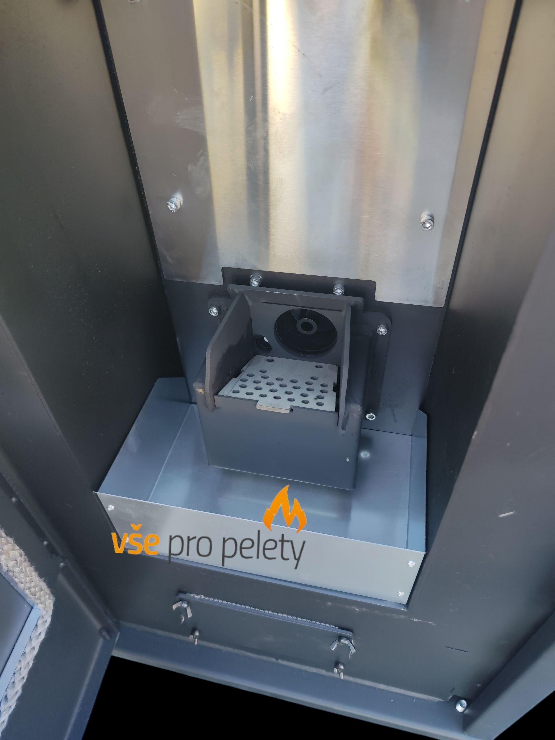 Teplovzdušné kachle na pelety 10 kW – Obrázok 4
